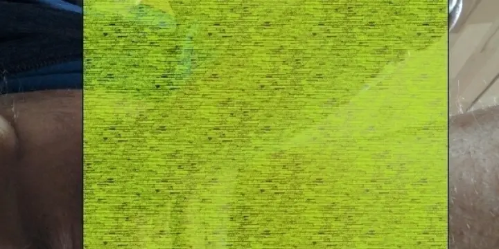 J'adore branler ma grosse queue,voyeuse?