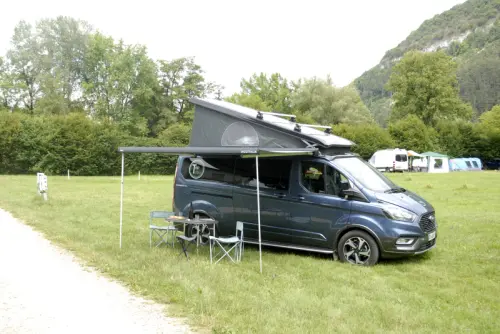 Van Ford Nugget Plus à louer avec Trip Tribu à Vieu d'Izenave