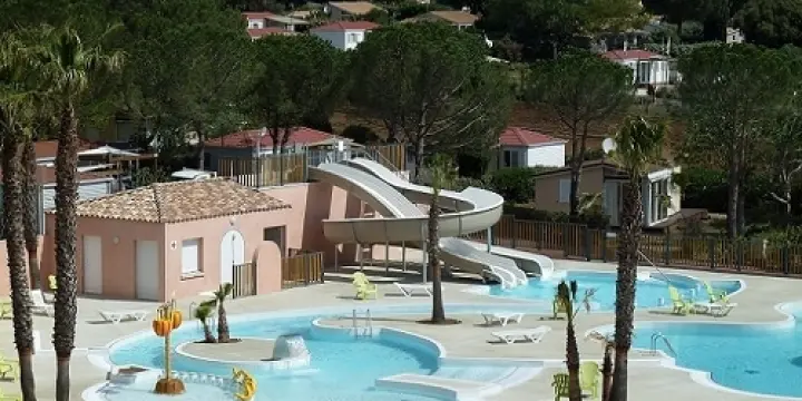 mobil-home dans camping 4 étoiles - Hérault