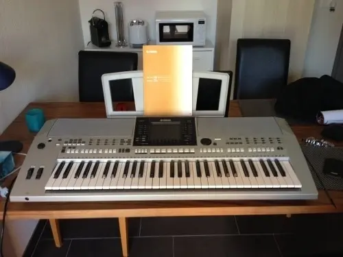 Clavier arrangeur Yamaha PSR-S900 à Conthey