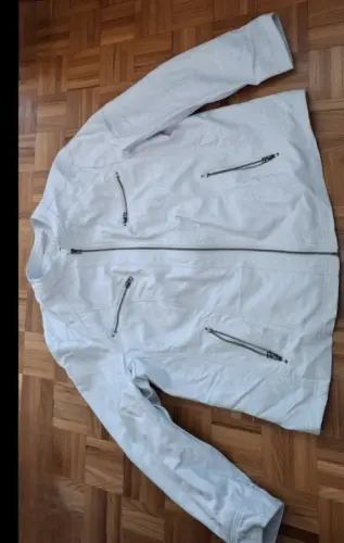 Veste blanche Paola en simili cuir neuve à Moutier