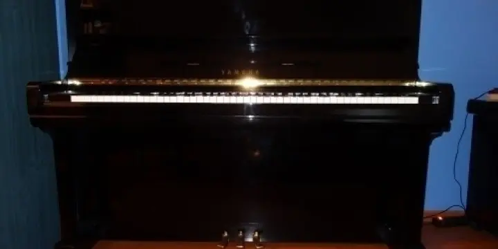 Piano droit Yamaha série U3 (U300)