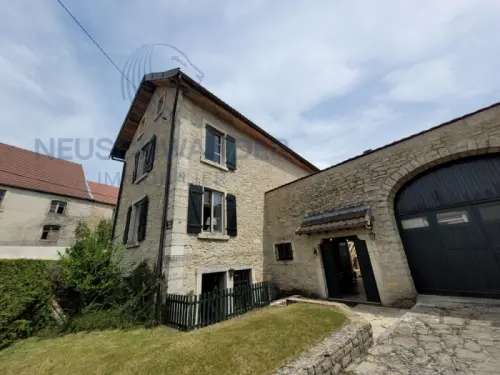 Belle maison en pierre avec  cour intérieure et cuisine d'été