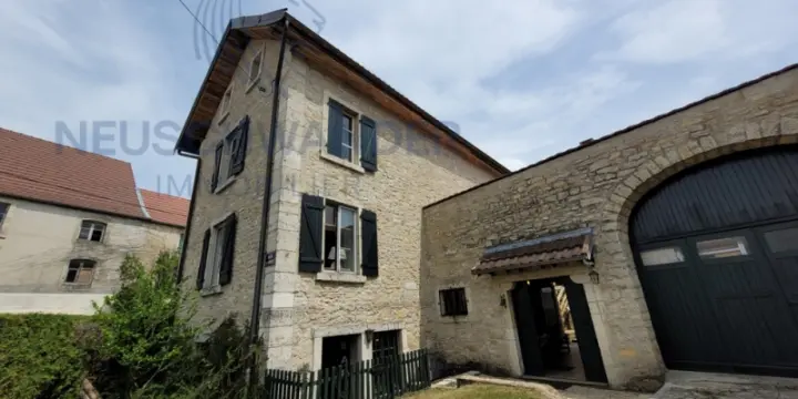 Belle maison en pierre avec  cour intérieure et cuisine d'été