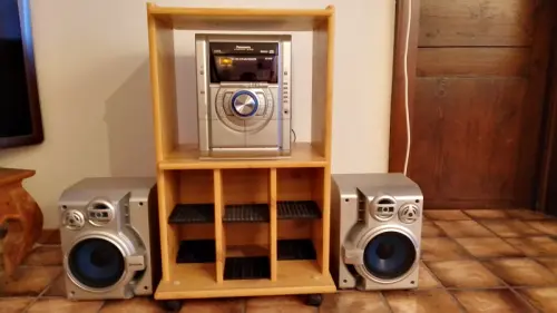 Vend chaîne hi-fi Panasonic avec meuble à Martigny