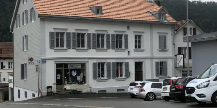 Boutique avec vitrine, 1ère location, 1 mois offert