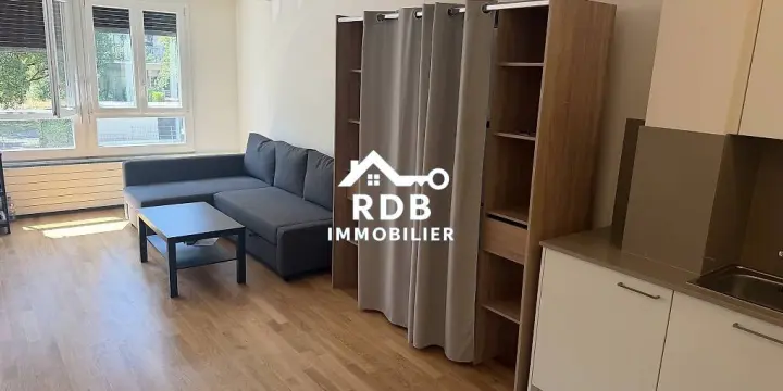 Appartement rénové de 2 pièces au 1er étage situé à Genève 1201