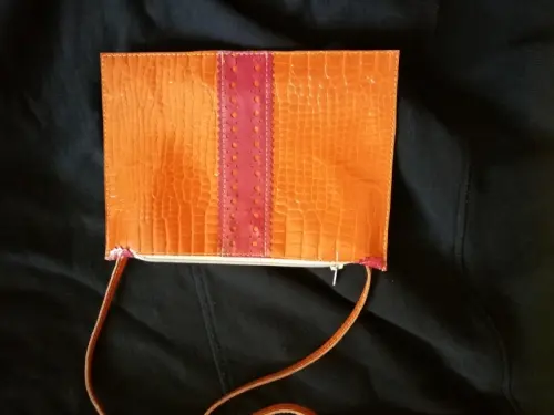 Vends pochette en cuir véritable neuve à Bernex
