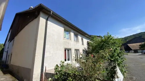 Immeuble locatif de 3 appartements et d'une spacieuse grange. à Villars-sur-Fontenais