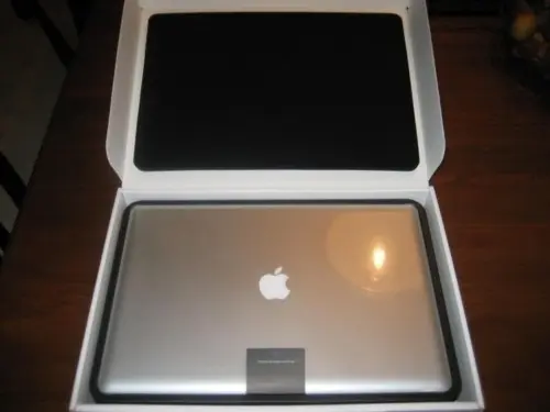 Apple MacBook Pro 17 Core i7 03/11 Neuf  à Gland