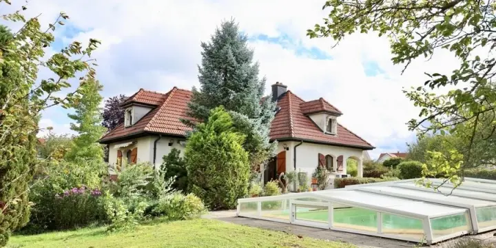 Villa familiale de 6 pièces avec piscine et jardin à Abbévillers