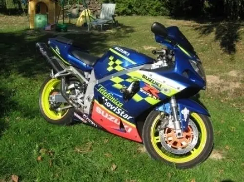Moto Suzuki 750 gsxr à Courgenay