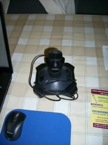 A Vendre manche à balai PC à Vesin