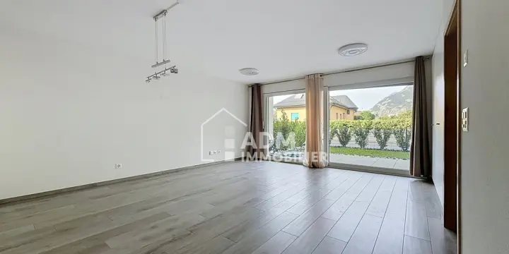 Vétroz, Superbe appartement avec jardin privatif
