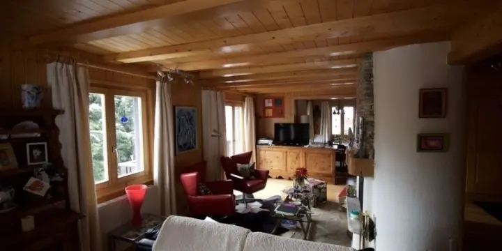 A l'entrée de  Crans, authentique chalet