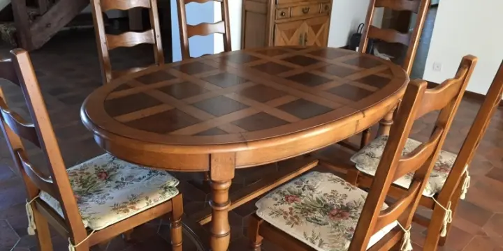 Table avec 2 rallonges et 6 chaises
