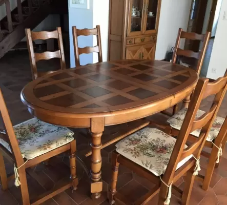 Table avec 2 rallonges et 6 chaises