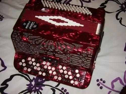 Magnifique arccordéon rouge comme neuf à Fleurier