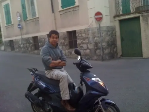 j'attends que tu me'écrives et de me par à lausanne