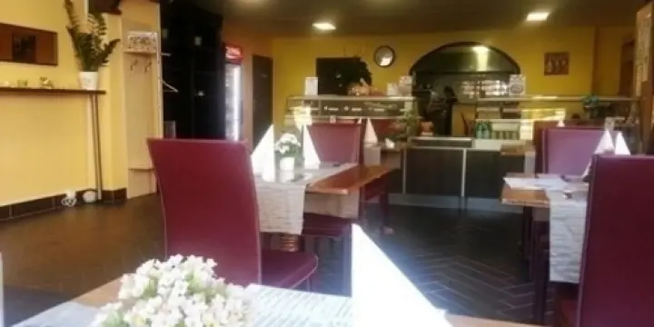 Rôtisserie proche de la rue Centrale