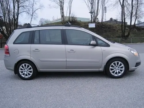 Opel Zafira 2.2 DTR D à Muhen