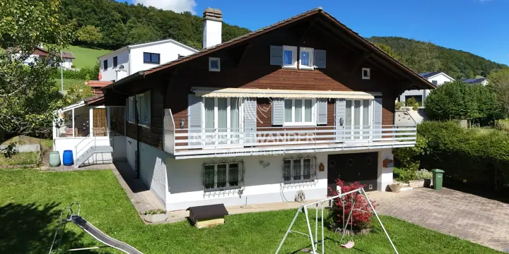 Maison de 8 pièces sur une grande parcelle à vendre à Movelier