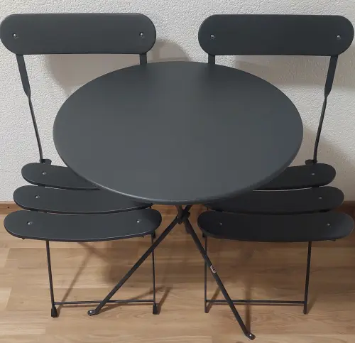 Deux chaises et une table à vendre à Martigny