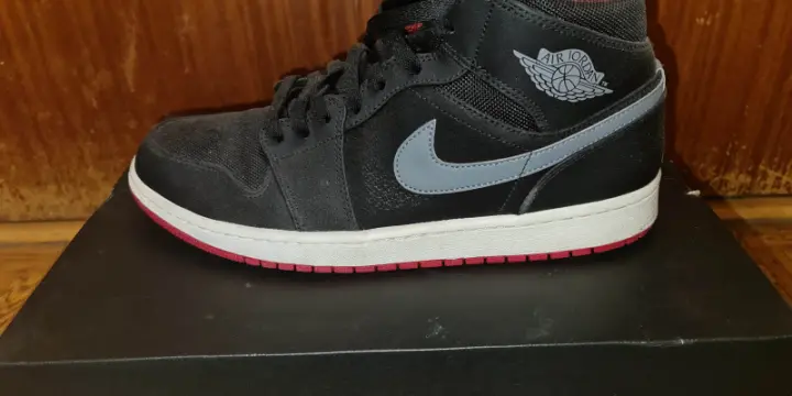 Nike Air Jordan 1 Taille 45 (conseillé 44)