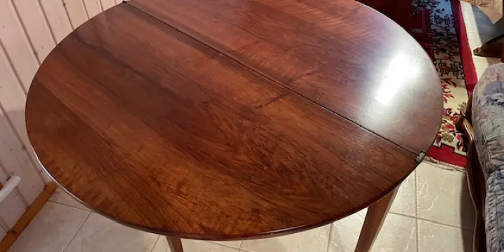 table ronde ou demi-lune