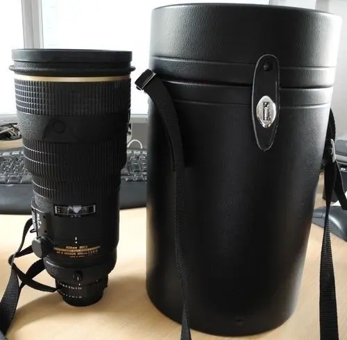 Nikon ED AF-S Nikkor 12,8 D 300 mm à Basel