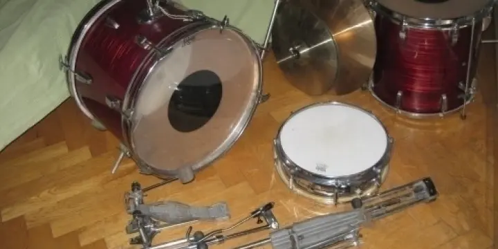 URGENT,pour cause départ,vends batterie 