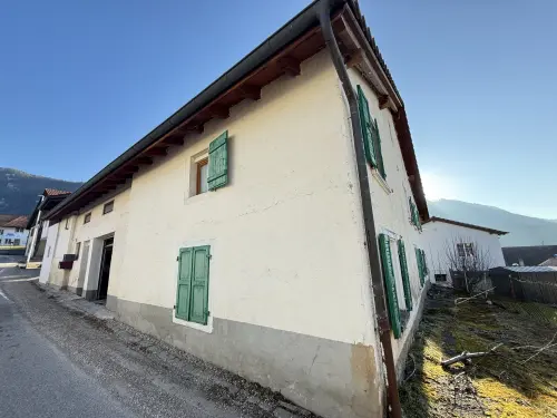 Grande bâtisse de 2 appartements à vendre à Eschert à Eschert