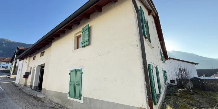 Grande bâtisse de 2 appartements à vendre à Eschert