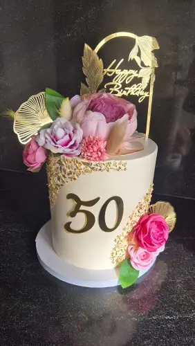 Layer Cakes personnalisés pour anniversaires, mariages et événements – Les Délices de Jess à Bulle