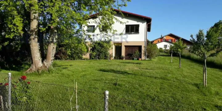 Charmante maison de 4.5 pièces avec piscine semi-enterrée