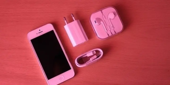 Nuove iPhone 5 16GB/32GB/64GB Unlocked