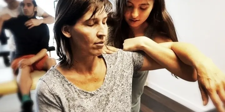 Thérapeute en médecines naturelles et manuelles