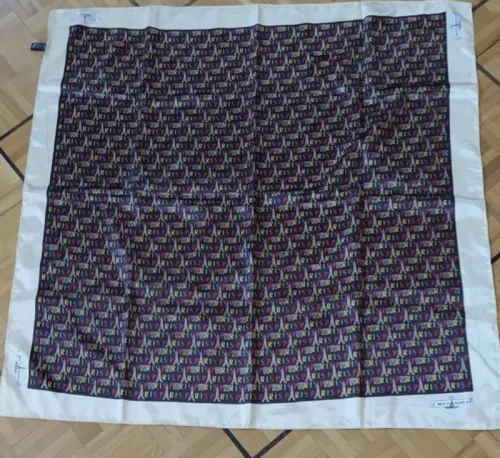 Foulard "Paris" neuf à Moutier