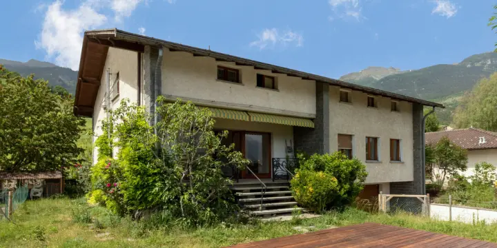 IMMEUBLE DE TROIS APPARTEMENTS A VEYRAS