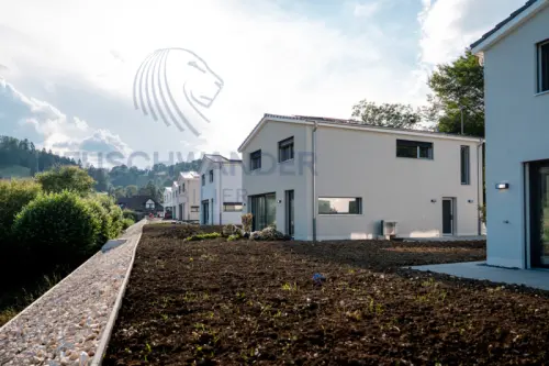 Situation ensoleillée pour cette villa moderne au coeur de la nature à Movelier