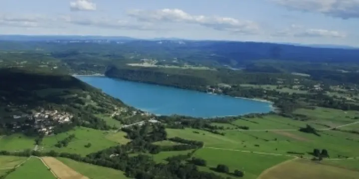 chalets bien-être 5* sauna balnéo, lac chalain Jura fr