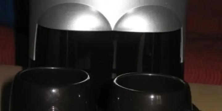 Cafetière avec deux tasses