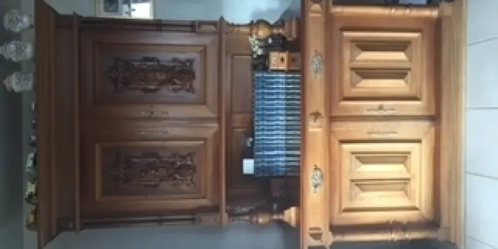 Magnifique vaisselier en bois ancien!