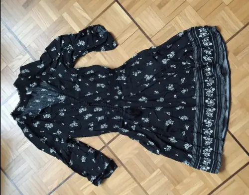Robe noire et blanche Divided Comme neuve à Moutier