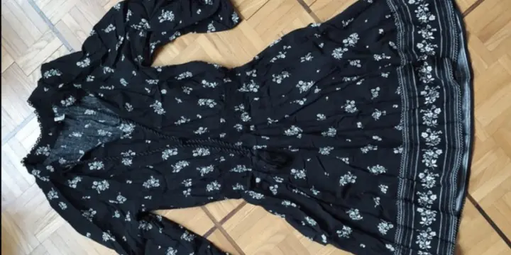 Robe noire et blanche Divided Comme neuve