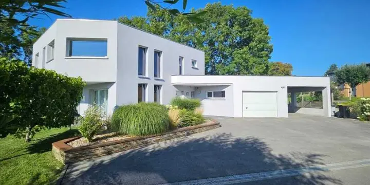 Maison familiale agrémentée d'une très belle parcelle de 2'000 m2.
