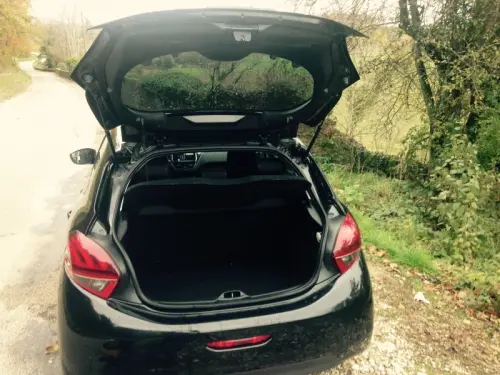 PEUGEOT 208 1.2. PURETECH 82 URBAN SOUL 5P (SERIE LIMITEE) à Neuchatel