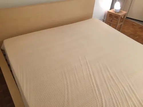 Lit + sommier et matelas 160X200 à Clarens