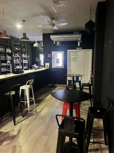 BELLO E REDDITIZIO BAR/PUB IN VENDITA A VALENCIA à torreacua