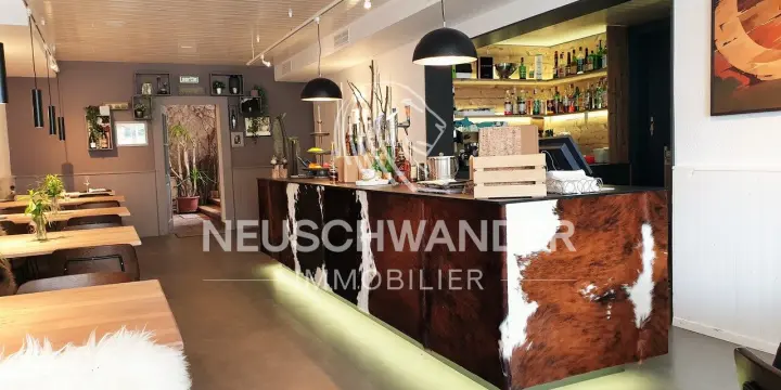 Restaurant et hôtel de renommé de 178 m2 et parking à louer